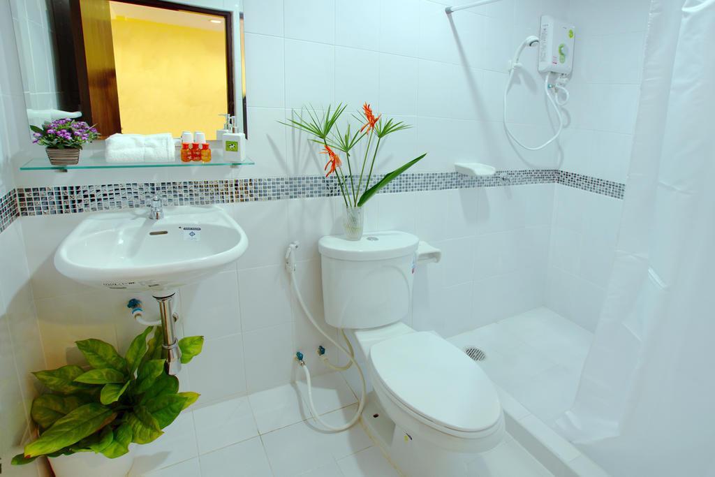 Zen Rooms Siripong Road Bangkok Esterno foto
